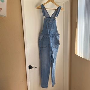 Women’s slim fit overalls ✨